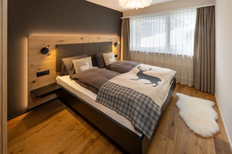 inspringplaceszermatt_luxury_apartment_Zermatt_Haus_Roc_Matterhorn_bedroom_Roc