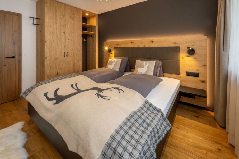 inspringplaceszermatt_luxury_apartment_Zermatt_Haus_Roc_Matterhorn_bedroom