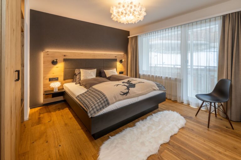 inspringplaceszermatt_luxury_apartment_Zermatt_Haus_Roc_Matterhorn_bedroom_chalet