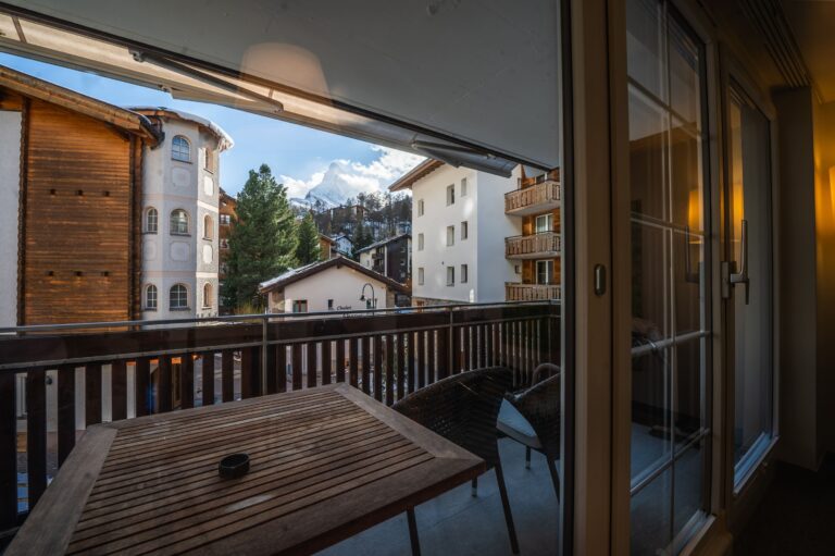 inspringplaceszermatt_family_apartment_Zermatt_Matterhorn_balcony_topas