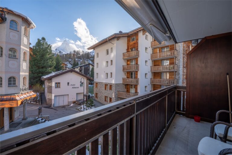 inspringplaceszermatt_family_apartment_Zermatt_Matterhorn_balcony_topas
