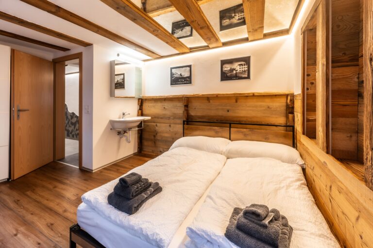 inspringplaceszermatt_apartment_Zermatt_Walliserkanne_Matterhorn_citycenter_apartment_bedroom