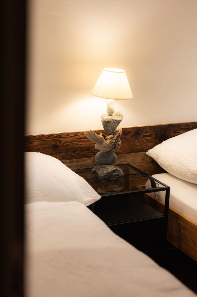 inspringplaceszermatt_apartment_Zermatt_Walliserkanne_Matterhorn_bedroom