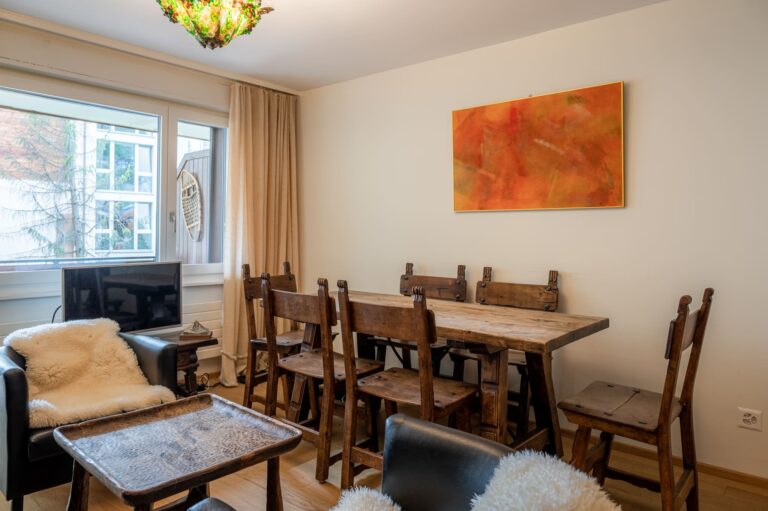 inspringplaceszermatt_family_apartment_Zermatt_Matterhorn_balcony_Chez_Domi&Michou_living room