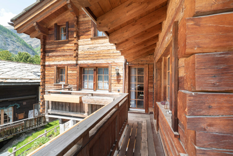 Chalet-Ulysee-Zermatt-Skichalet-Winter-Sommer-Wohnunng-apartment-terrasse