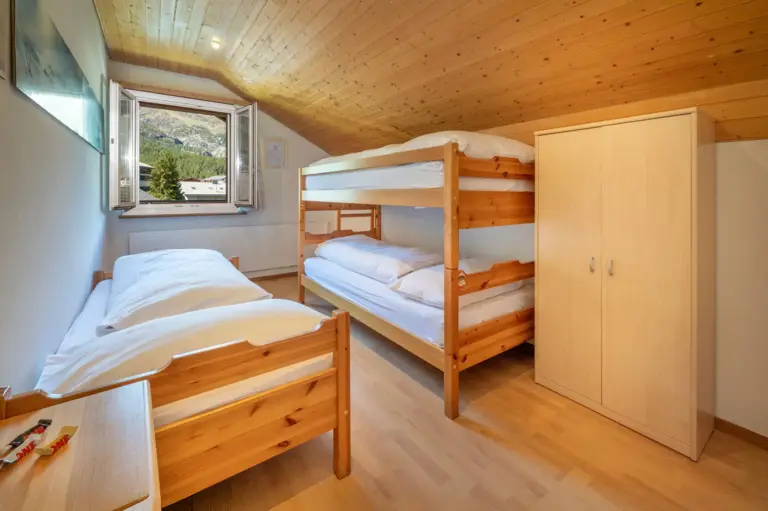 Kinderzimmer mit Etagenbett im Apartment Cervin in Zermatt