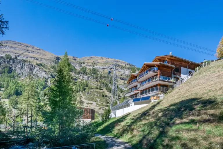 haus-hiltl-zermatt-aussenansicht-bergseite