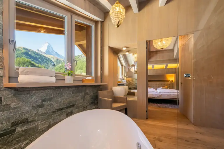 haus-hiltl-zermatt-badewanne-schlafzimmer