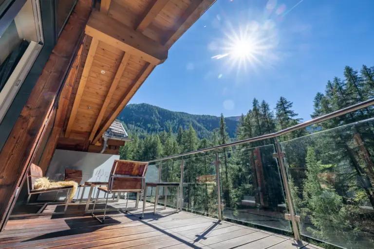 haus-hiltl-zermatt-balkon-sonne