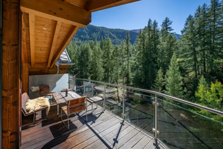 haus-hiltl-zermatt-balkon-waldblick