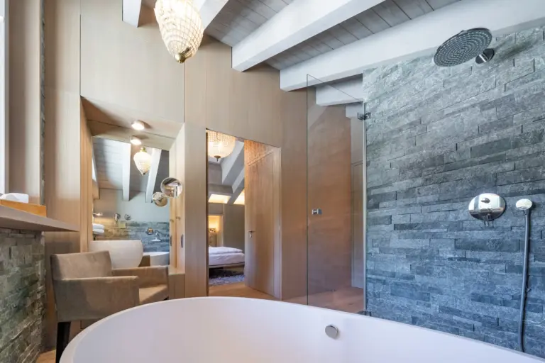 haus-hiltl-zermatt-dusche-badezimmer