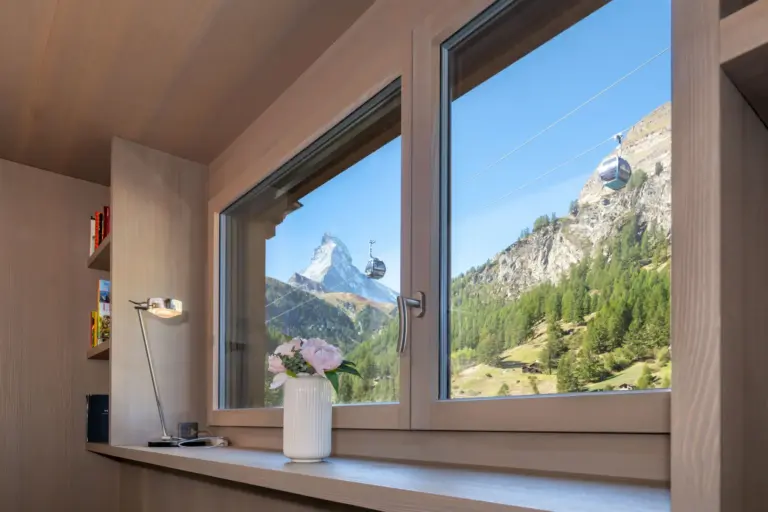 haus-hiltl-zermatt-essbereich