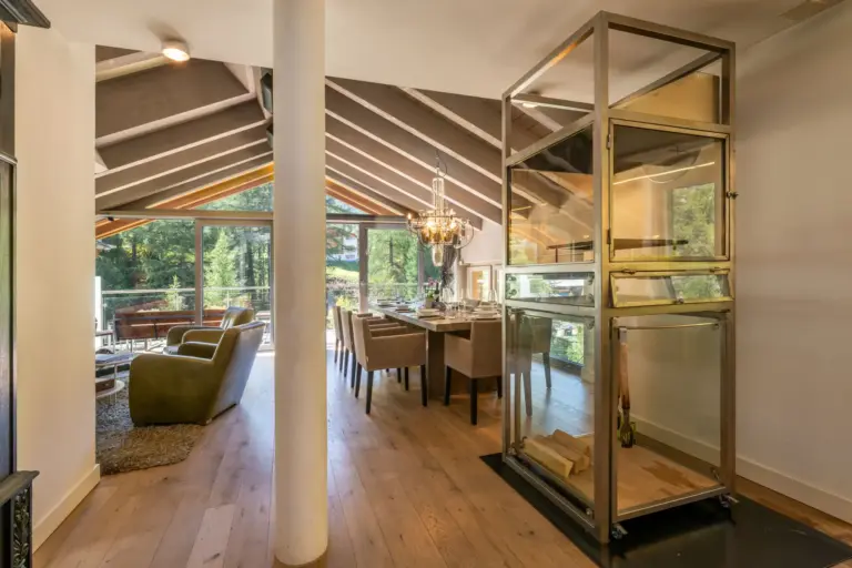 haus-hiltl-zermatt-esszimmer-grosser-tisch