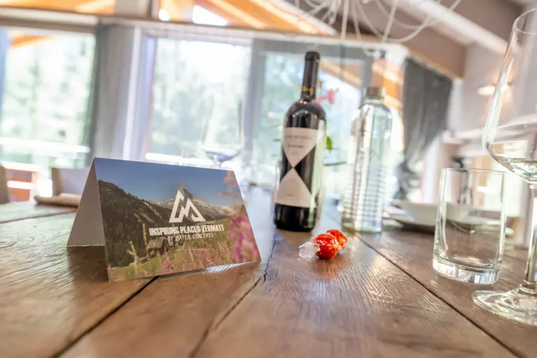 haus-hiltl-zermatt-esszimmer-wein