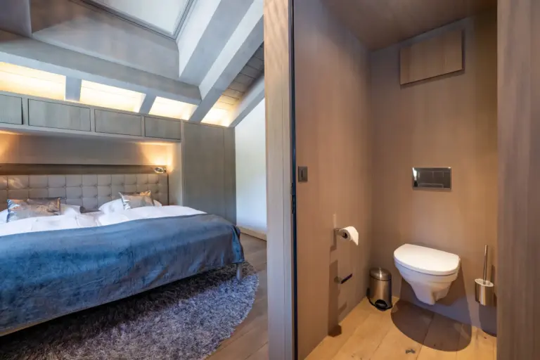 haus-hiltl-zermatt-schlafbereich-wc