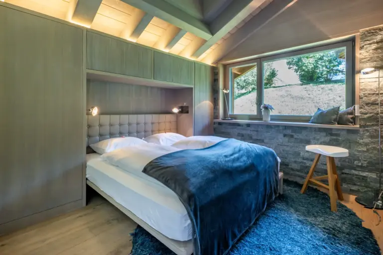 haus-hiltl-zermatt-schlafzimmer-doppelbett