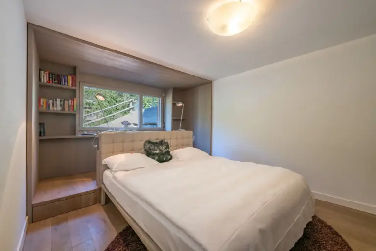 haus-hiltl-zermatt-schlafzimmer-einbauschrank