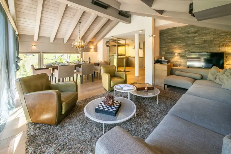 haus-hiltl-zermatt-wohnzimmer-essbereich-titelbild