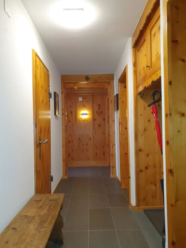haus-viktoria-apartment-a-flur-eingangsbereich