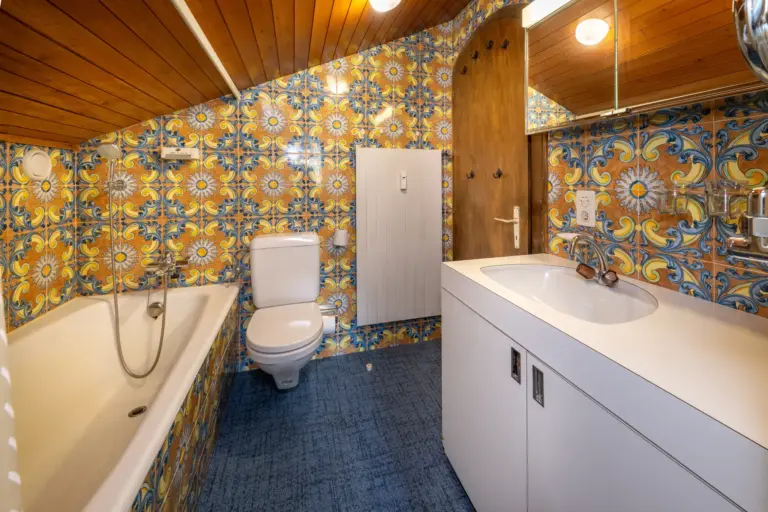 Badezimmer mit Badewanne im Haus Zayetta