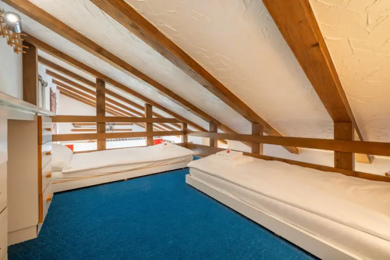 Dachgeschoss Schlafzimmer der Ferienwohnung im Haus Zayetta