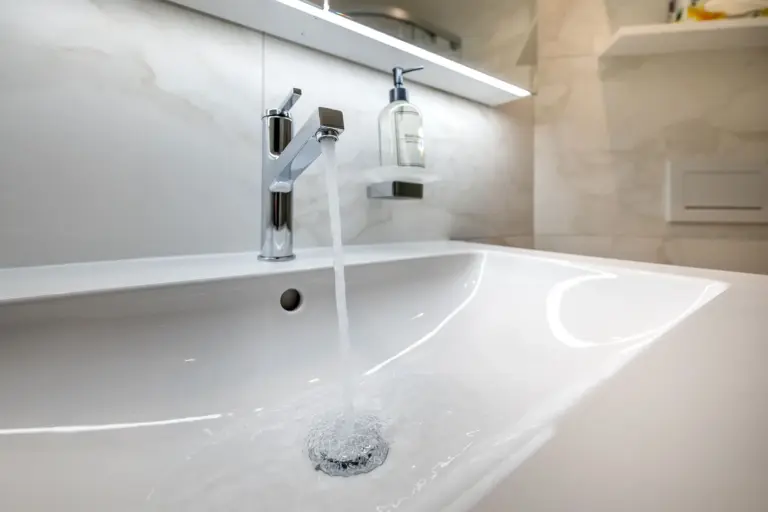 huroblick-luxusapartment-modernes-bad-zermatt