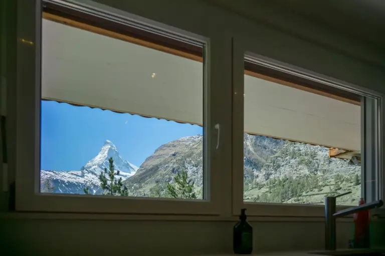 huroblick-luxusapartment-zermatt-aussicht-berge-schweiz-matterhorn