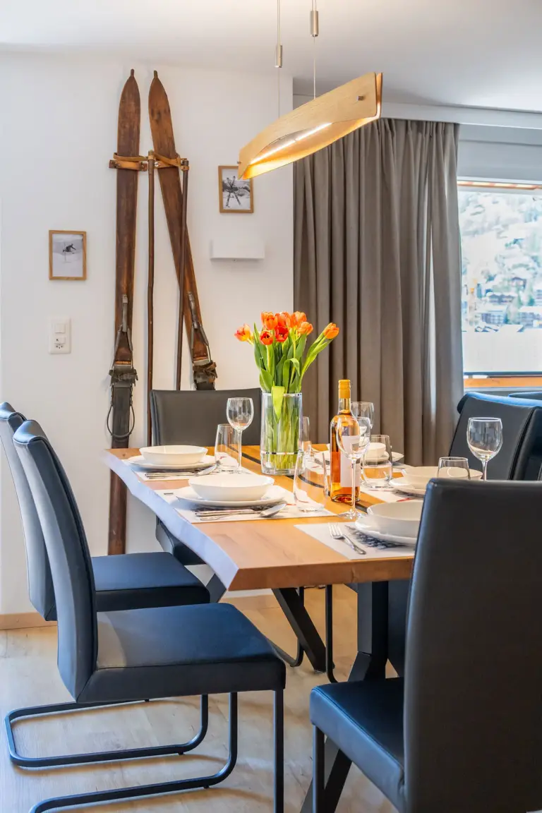 huroblick-luxusapartment-zermatt-aussicht-gornergrat-esszimmer