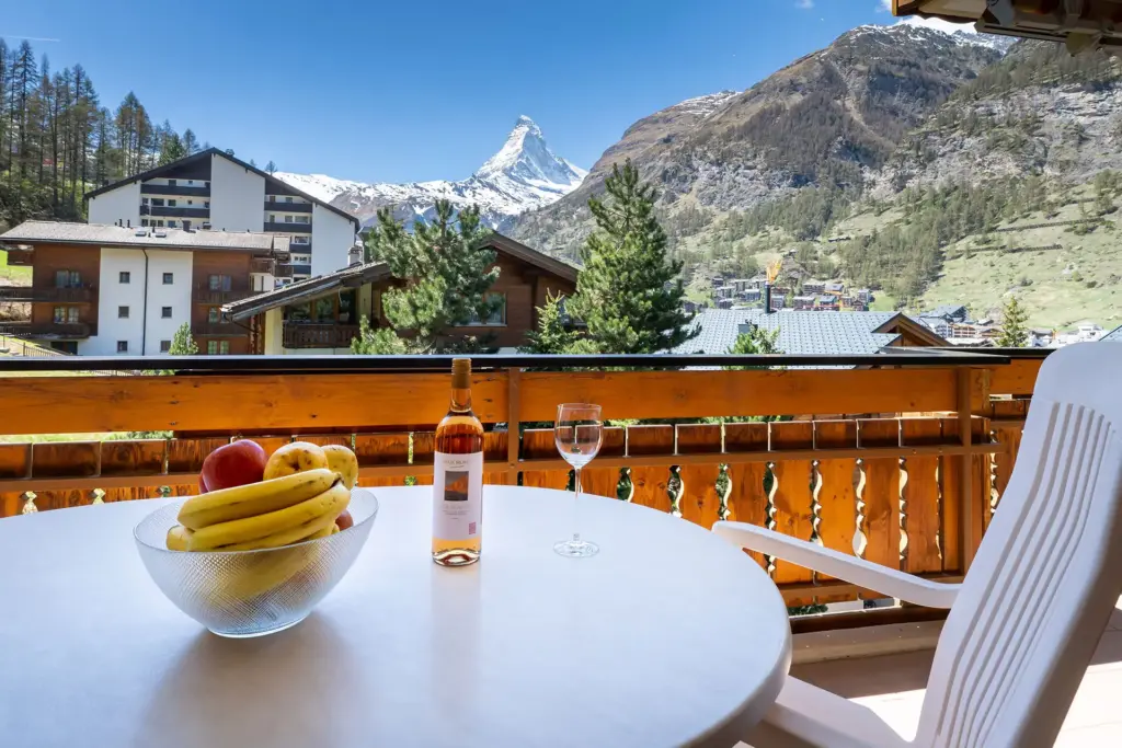 huroblick luxusapartment zermatt balkon aussicht berge matterhorn