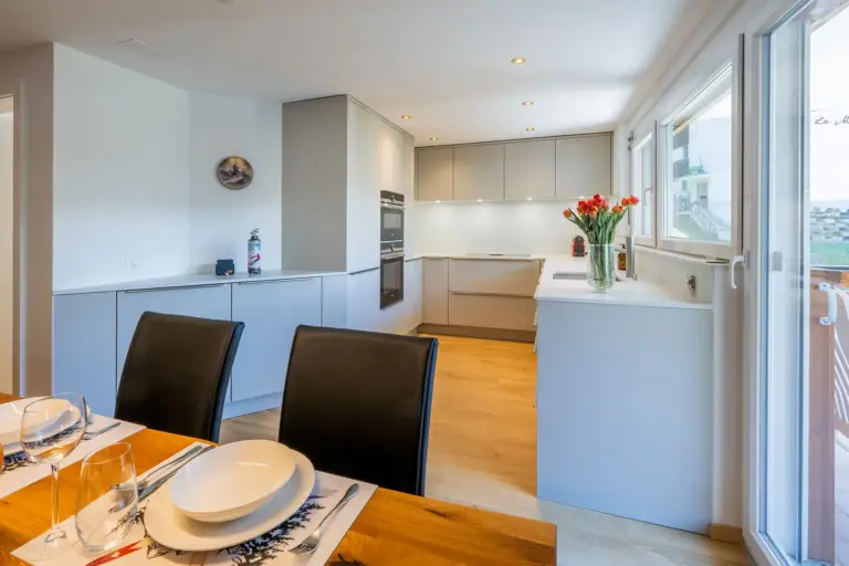 huroblick-luxusapartment-zermatt-essbereich