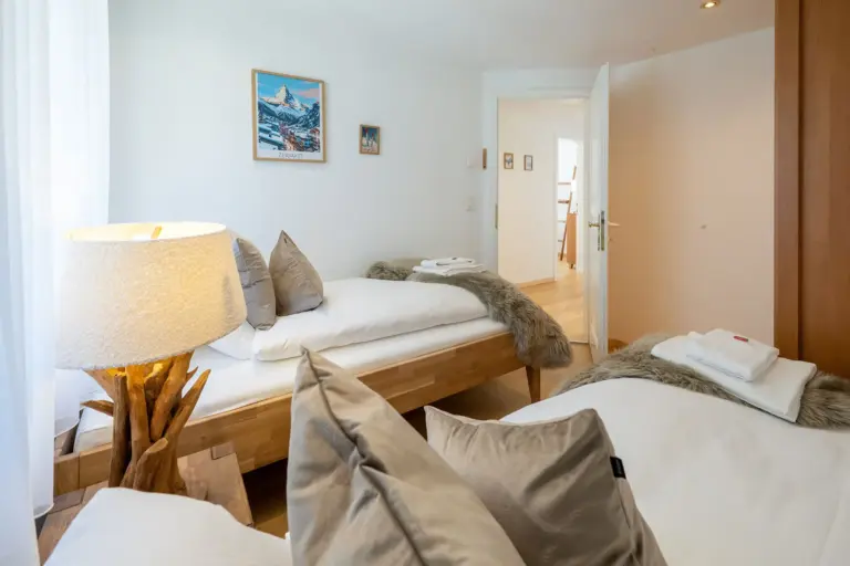 huroblick-luxusapartment-zermatt-gaestezimmer-grosse-wohnung-mieten
