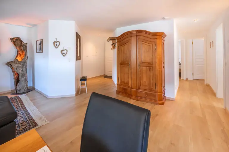 huroblick-luxusapartment-zermatt-grosser-wohnbereich-mieten