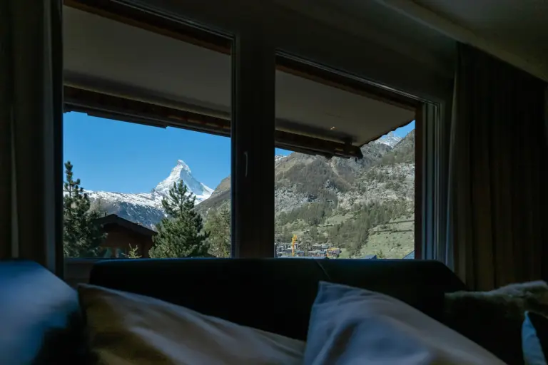 huroblick-luxusapartment-zermatt-matterhornblick-wohnzimmer