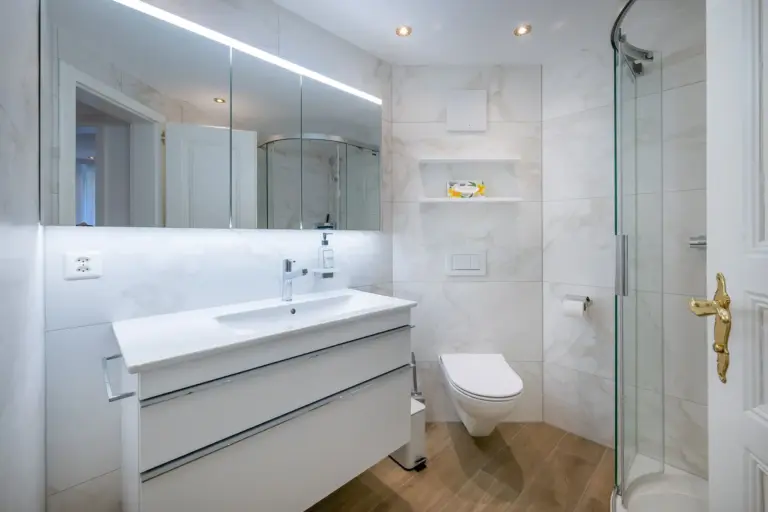 huroblick-luxuswohnung-zermatt-grosses-badezimmer