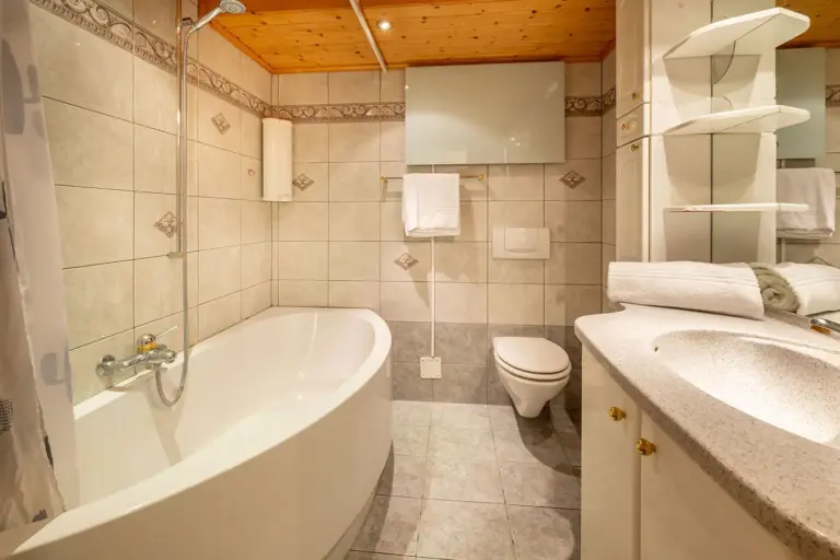 oberhausern-1-zermatt-badezimmer-badewanne