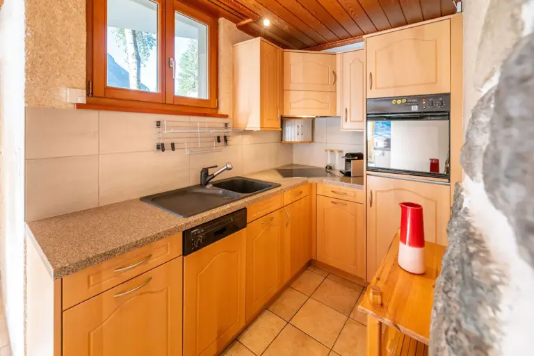 oberhausern-1-zermatt-kueche-arbeitsflaeche