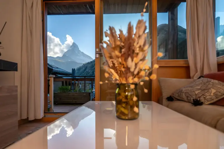 oberhausern-1-zermatt-wohnzimmer-bergblick