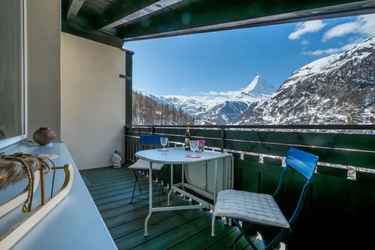 st-martin-dachgeschoss-apartment-zermatt-matterhorn-balkon-aussicht
