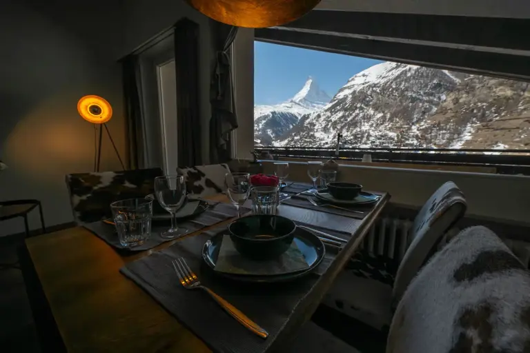 st-martin-dachgeschoss-apartment-zermatt-matterhorn-essplatz-mit-aussicht
