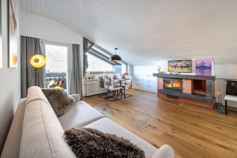 st-martin-dachgeschoss-apartment-zermatt-matterhorn-wohnzimmer-grosszuegig