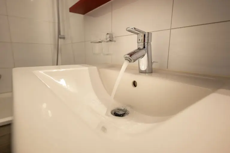 victoria-b1-zermatt-badezimmer-waschbecken
