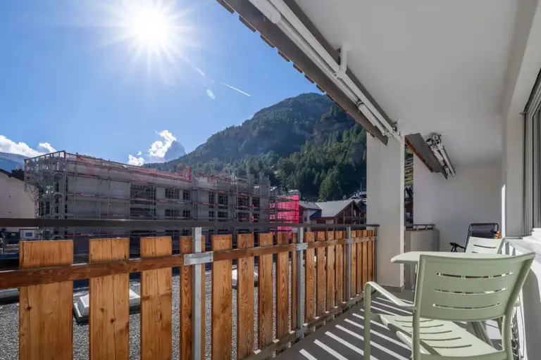 victoria-b1-zermatt-balkon-sonnig