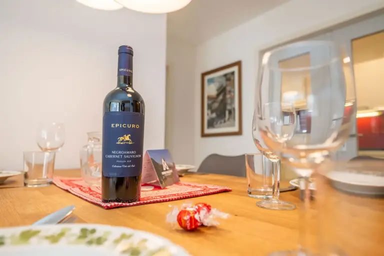 victoria-b1-zermatt-esstisch-wein
