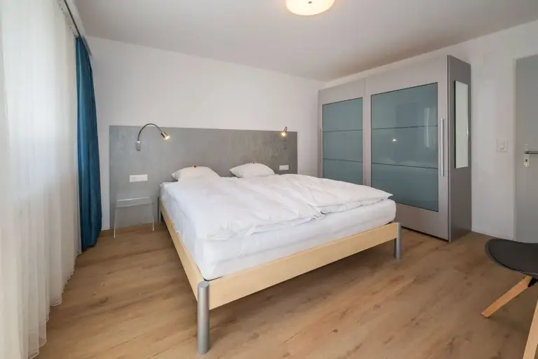 victoria-b1-zermatt-schlafzimmer-kleiderschrank